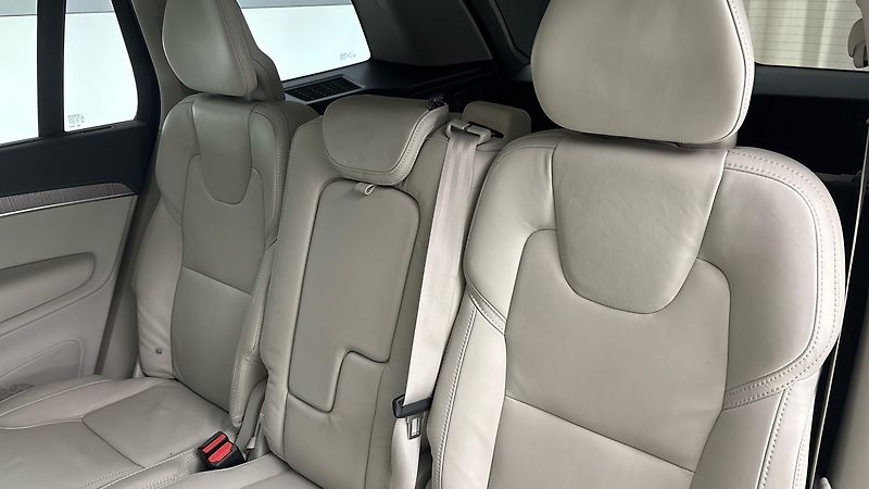 Volvo XC90 2.0 B5 AUT AWD Inscription - fotka 16 z 33