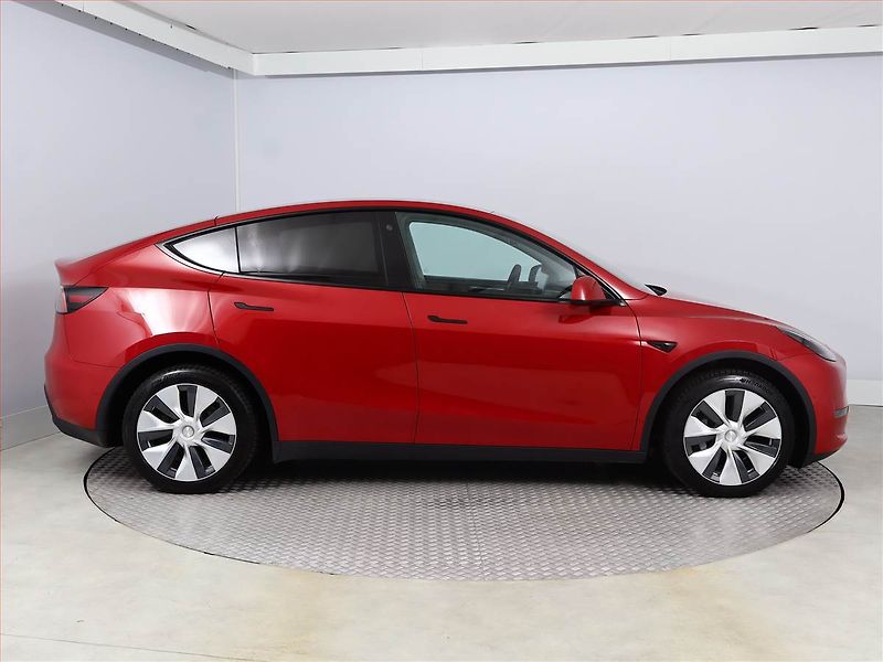 Tesla Model Y (2022) Long Range AWD 79kWh, SoH 94% - fotka 6 z 23