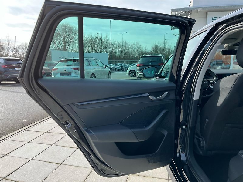 Škoda Octavia 1.5 TSI 85 kW SELECTION - fotka 22 z 28