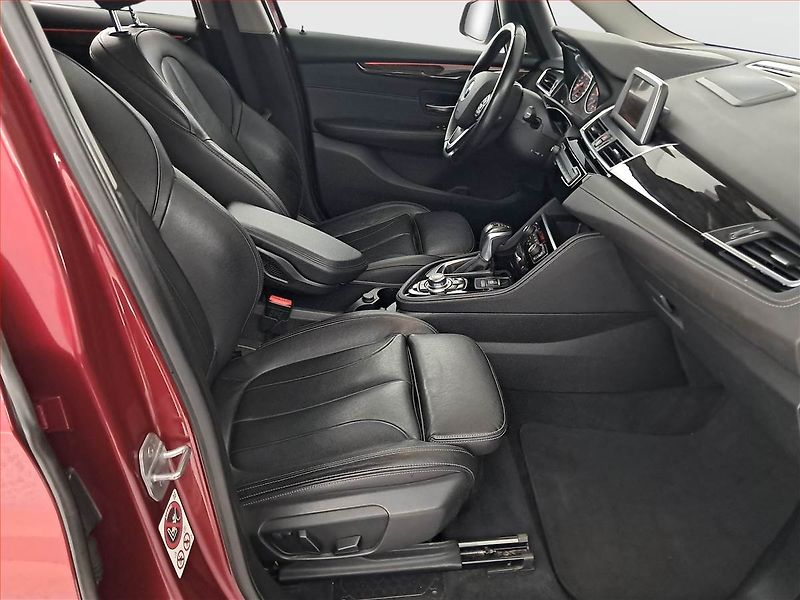 BMW Řada 2 (2016) 218d Gran Tourer, Automat - fotka 9 z 18