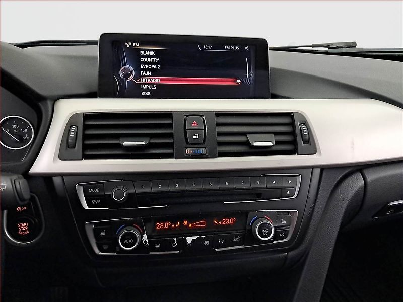 BMW Řada 3 (2014) 320 d, Navi, Xenony - fotka 12 z 15