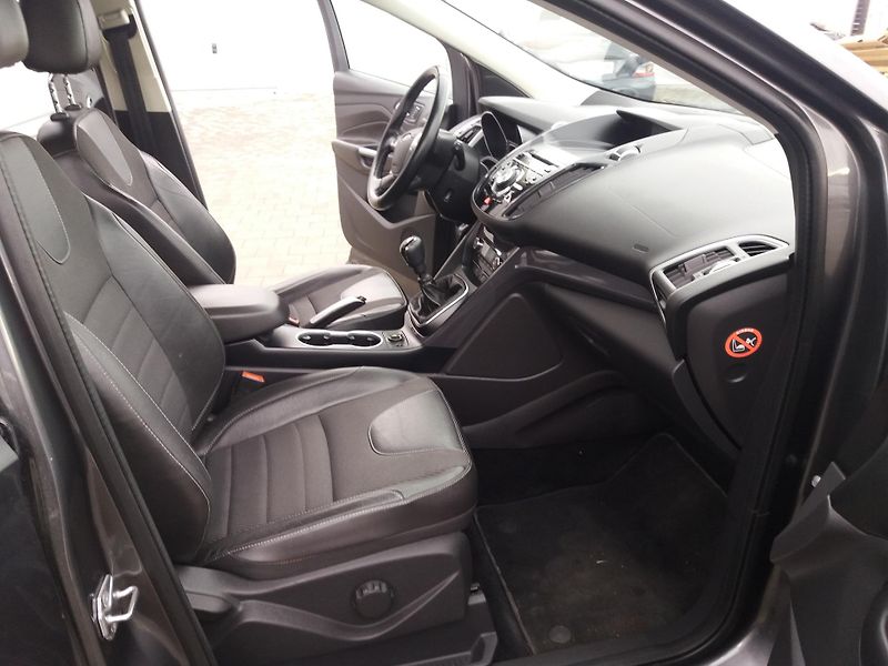 Ford Kuga 2.0TDCi,110kW,TAŽNY,SERV.KNÍŽK - fotka 11 z 18