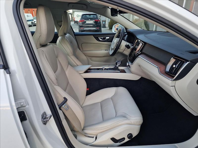 Volvo V60 D4 Cross Country AWD,ČR,1.Maj - fotka 14 z 50