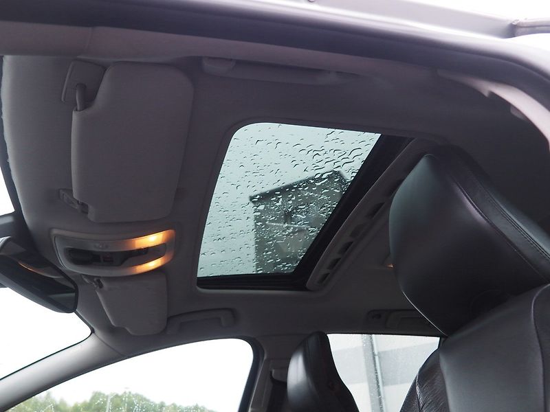 Volvo V60 (2010) 2.0D 120 kW, Automat - fotka 33 z 34