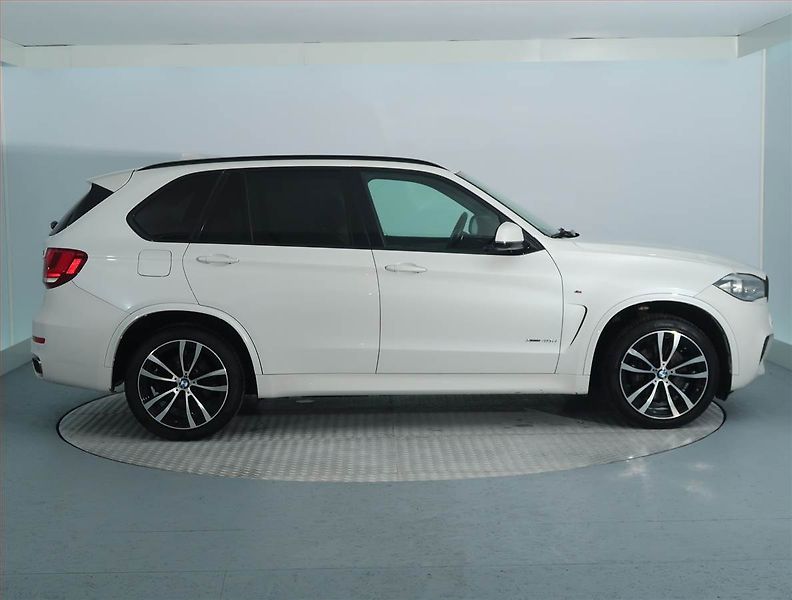 BMW X5 (2018) xDrive40d - fotka 6 z 14