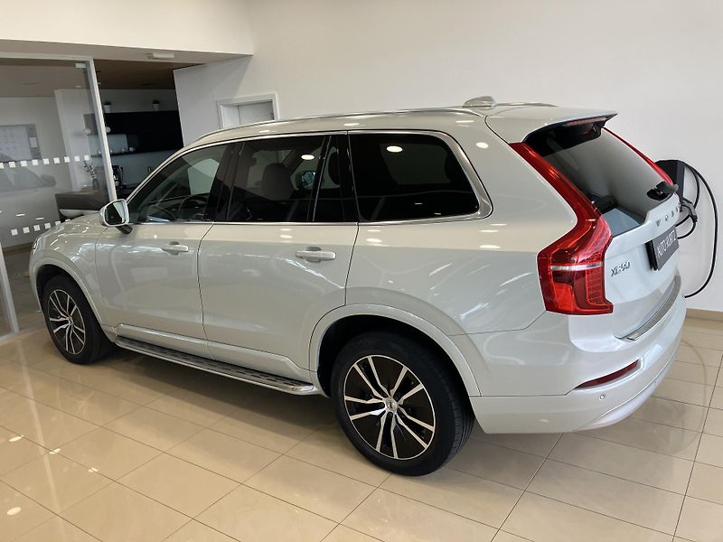 Volvo XC90 B5 AWD Momentum AT8 - fotka 7 z 48