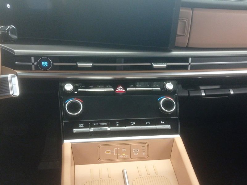 Hyundai Santa Fe (2026) COMFORT 1,6 TGDI PHEV 6AT 4×4 - fotka 10 z 14