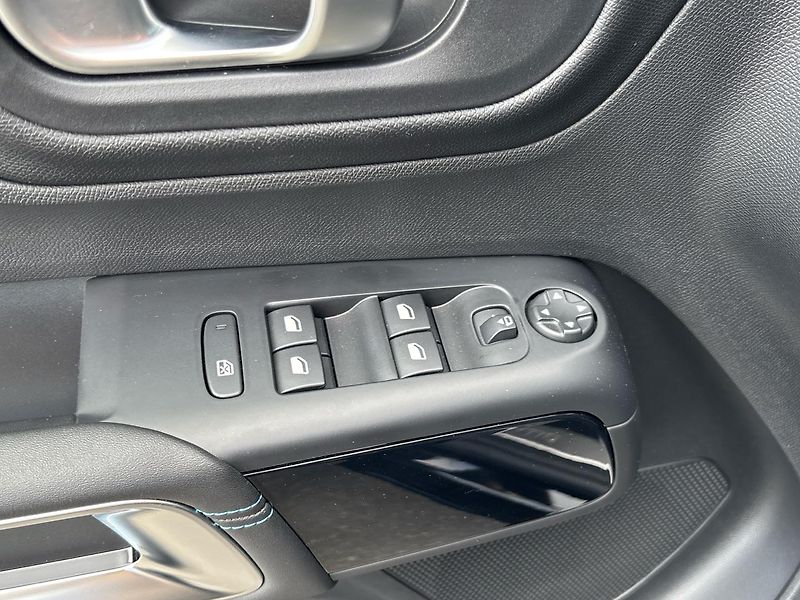 Citroën C5 Aircross SHINE Hybrid e-DCS6 - fotka 21 z 30