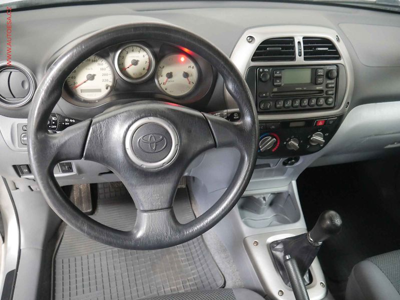 Toyota RAV4 (2001) 2.0VVT-i 4x4, AC - fotka 13 z 18