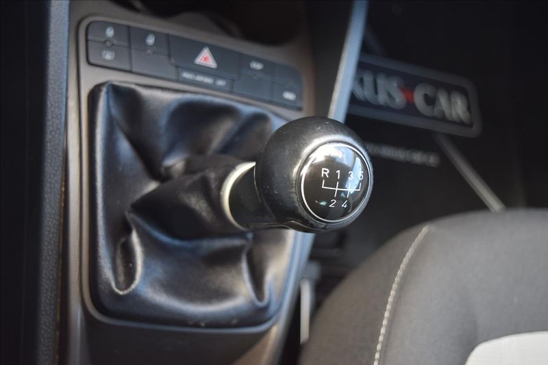Seat Ibiza 1,6 TDI 66KW PO SERVISE 2XKOLA - fotka 45 z 48