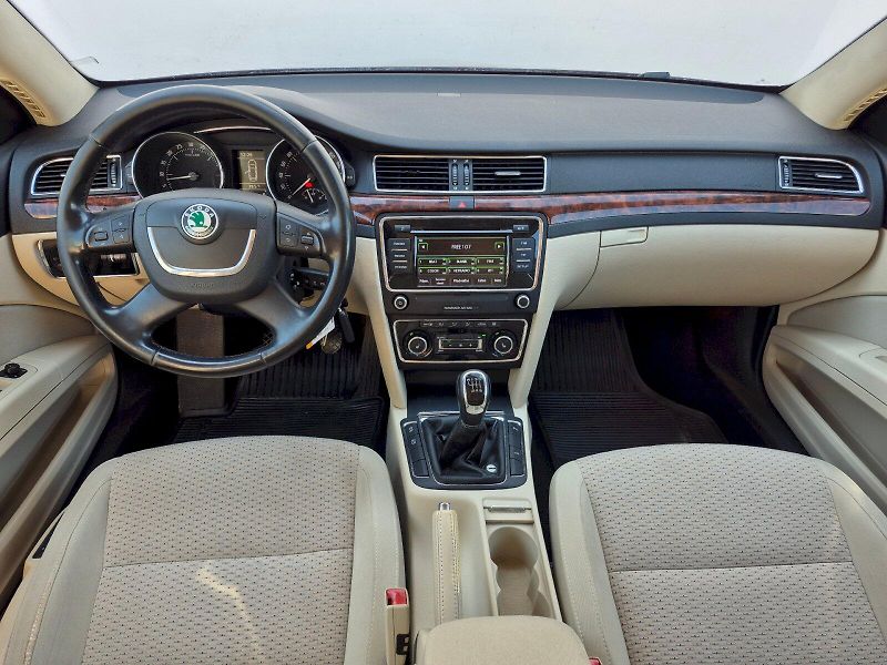 Škoda Superb (2010) Elegance 2.0 TDI 103kW Combi - fotka 5 z 22