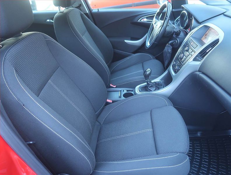 Opel Astra (2011) 1.7 CDTI, Navi, Xenony - fotka 9 z 15