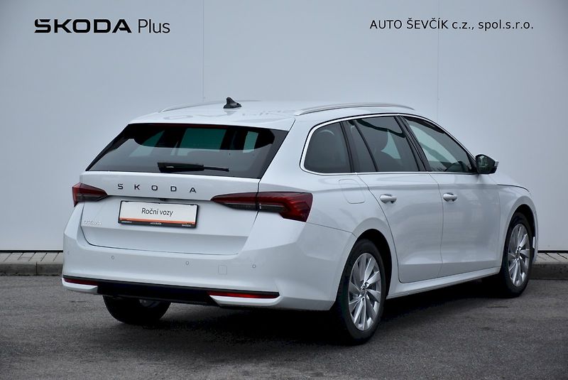 Škoda Octavia (2025) Combi Top Selection 1,5 TSI 11 - fotka 2 z 28