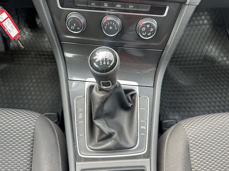 Volkswagen Golf (2018) 1.0TSI ser.knížka nová TK - fotka 23 z 27
