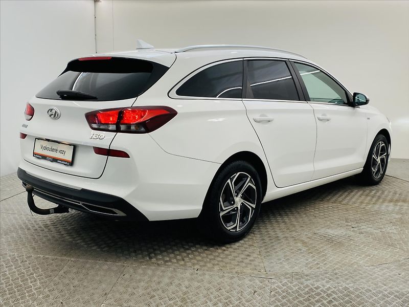Hyundai i30 1,5 T-GDI 117kW - fotka 2 z 25