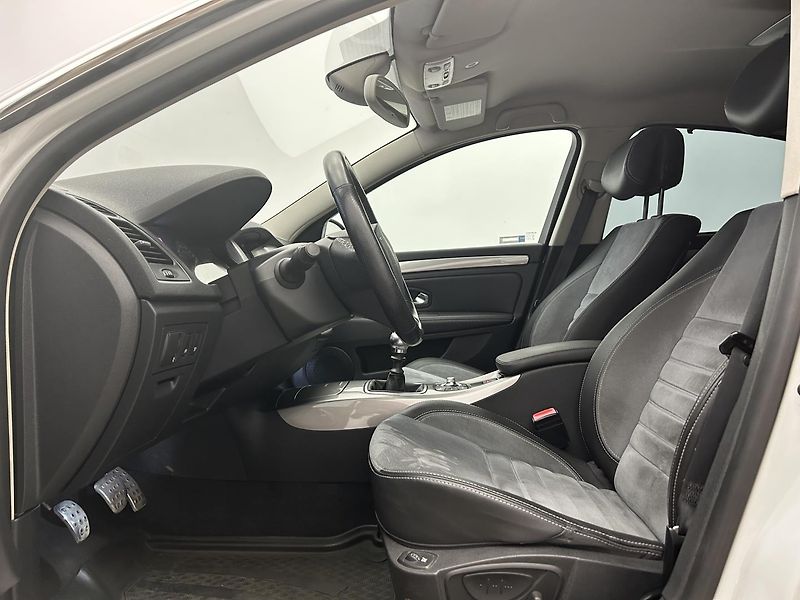 Renault Laguna 2.0 dCi Dynamic - fotka 15 z 22