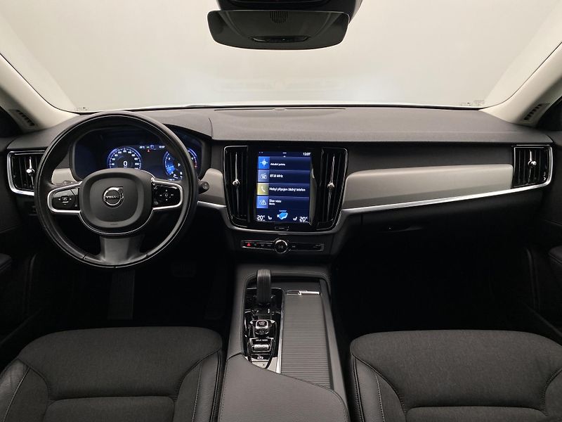 Volvo V90 B4 MOMENTUM AUT CZ - fotka 2 z 47