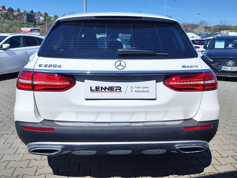 Mercedes-Benz Třídy E E220d/143kW 4MATIC All-Terrain - fotka 6 z 37