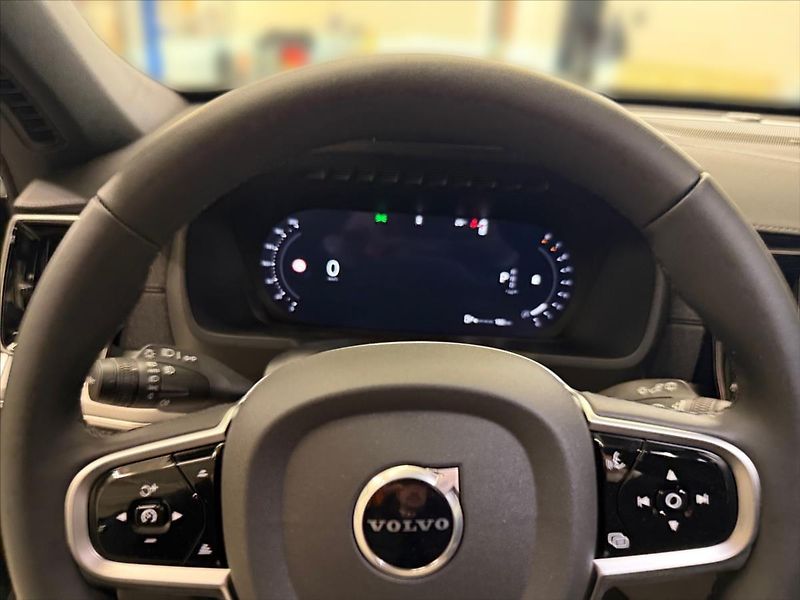 Volvo XC90 2,0  B5 Black Edition - fotka 8 z 15