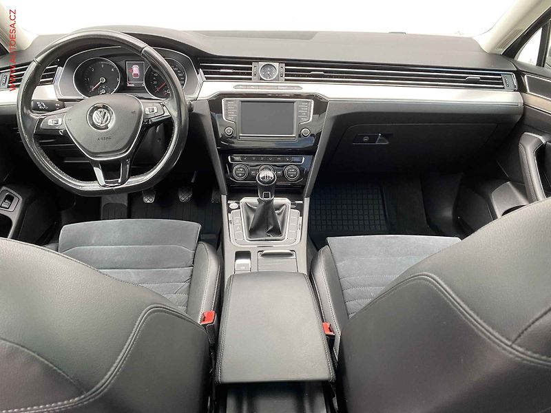 Volkswagen Passat (2016) 2.0 TDi, LED, panorama - fotka 8 z 17