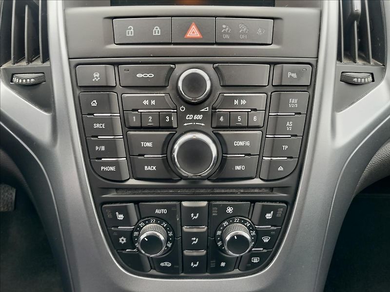 Opel Astra 1,6 TDCI 100kW SPORTS TOURER - fotka 35 z 51