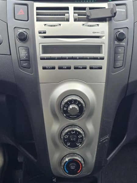 Toyota Yaris 1,3 VVT-i - fotka 20 z 23