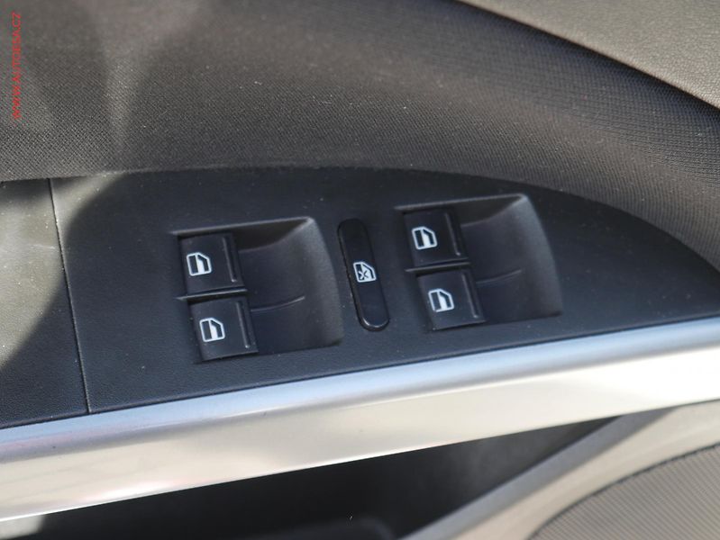 Seat Leon (2009) 2.0TDI, Xenon - fotka 11 z 16