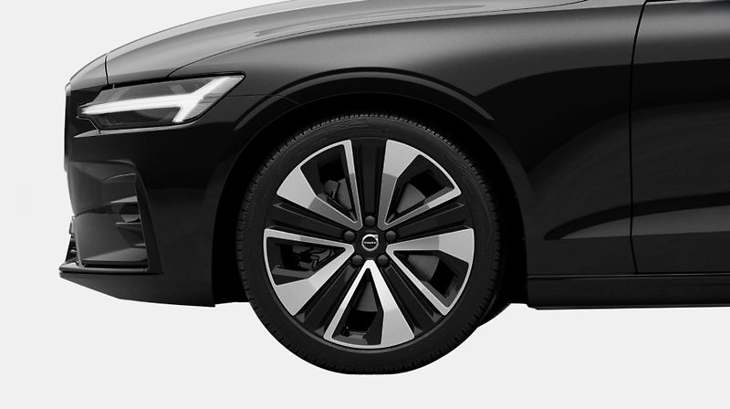 Volvo V60 (2026) B4 PLUS DARK AUT - fotka 19 z 19