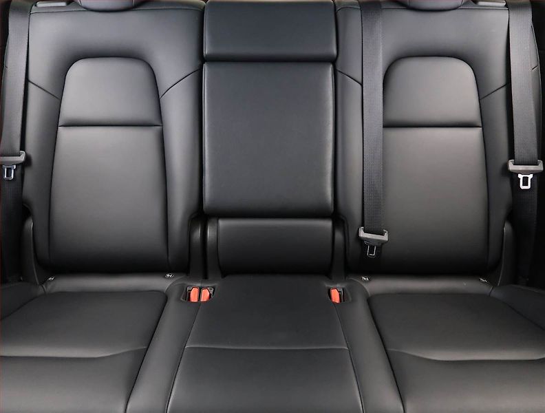 Tesla Model Y (2023) Performance 79kWh, SoH 93% - fotka 10 z 33