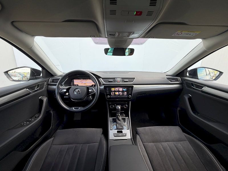 Škoda Superb (2022) 2.0 TSI 140kW Style Extra - fotka 10 z 35