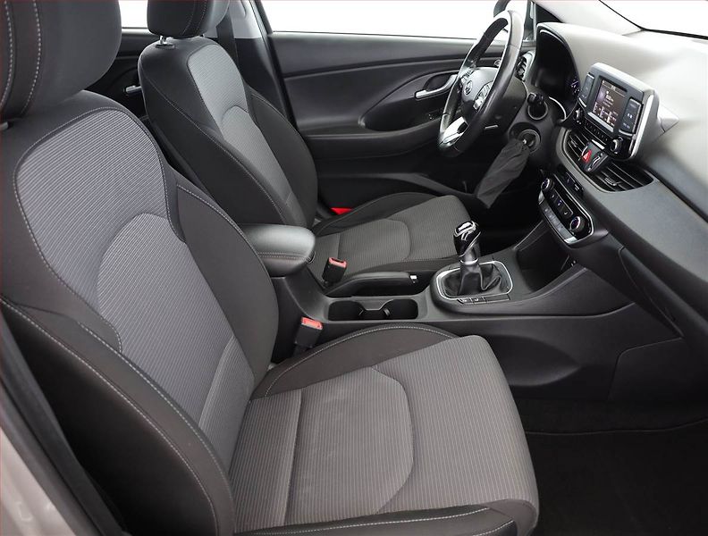 Hyundai i30 (2017) 1.6 CRDi, Serv.kniha, Tempomat - fotka 7 z 18