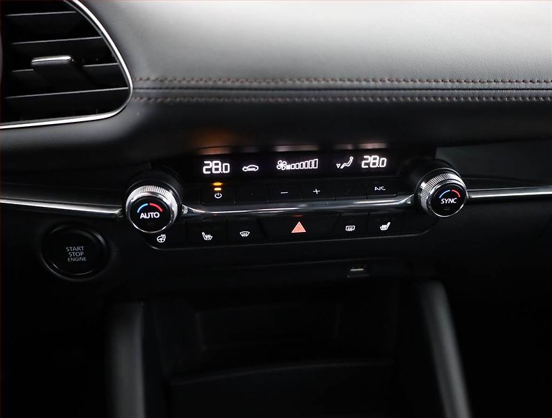 Mazda 3 (2021) 2.0 Skyactiv-G, 70TKM,Klima - fotka 11 z 20