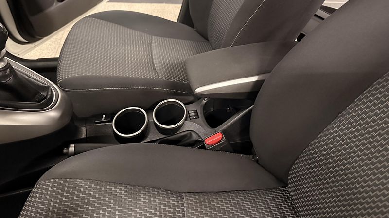 Toyota Verso (2014) 2.0DID,ČR,7 MÍST,2 MAJITEL - fotka 17 z 32