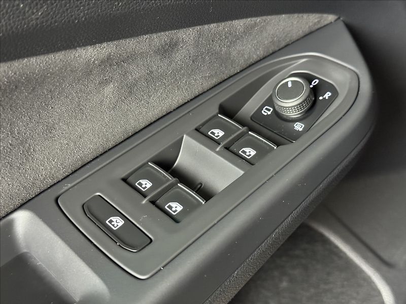 Volkswagen Golf 2,0 TDi  DSG Style LED Assist - fotka 20 z 47