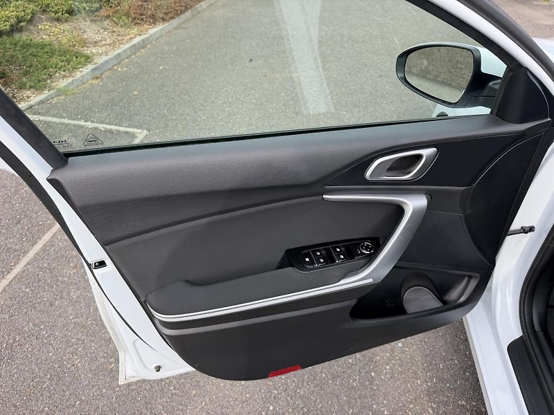 Kia Ceed Kombi 1,5i 103kW  - fotka 15 z 21