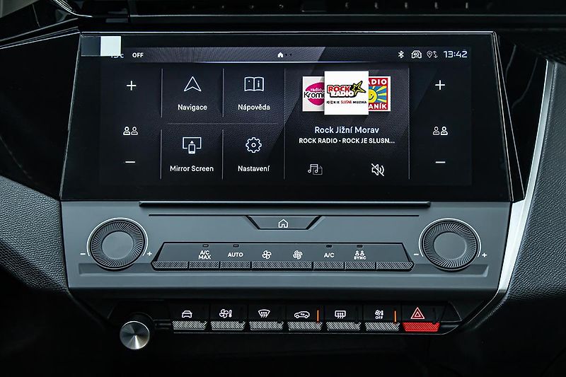 Peugeot 308 (2026) 1,2 SW STYLE Hybrid 145 e-DCS6 - fotka 13 z 16