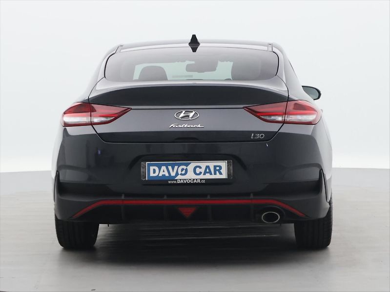 Hyundai i30 Fastback 1,5 T-GDI 159k CZ DPH - fotka 6 z 28
