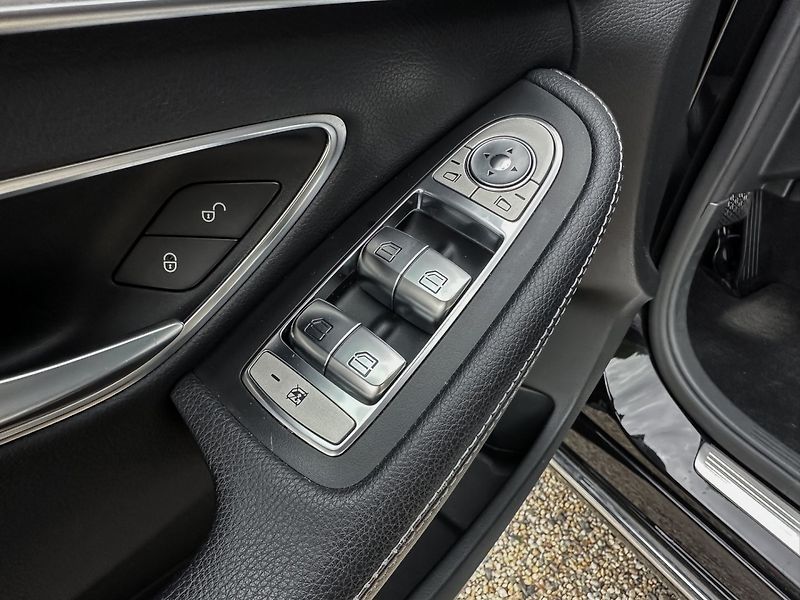 Mercedes-Benz Třídy C 200d AVNTGARDE - fotka 22 z 24
