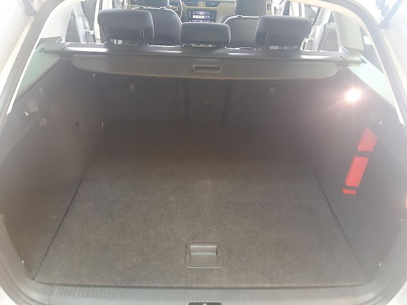 Škoda Octavia 1.6 TDI DSG NAVI APP - fotka 24 z 28