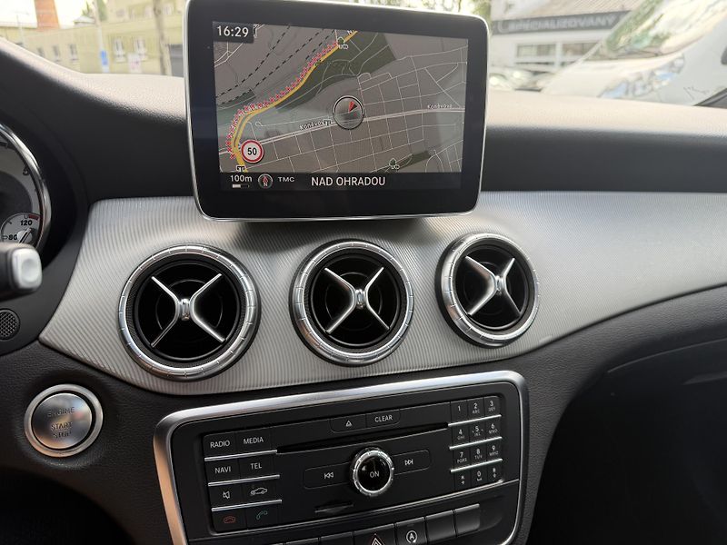 Mercedes-Benz CLA (2015) - fotka 21 z 31