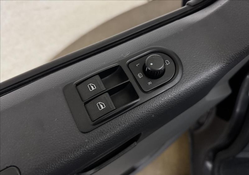 Volkswagen Transporter 2,5 TDi 128kW 6-MÍST SERVIS TZ - fotka 16 z 26
