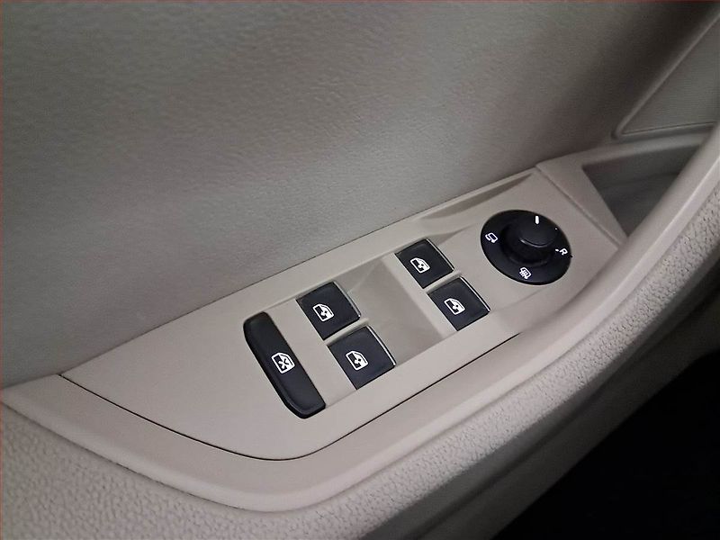 Škoda Superb (2016) 2.0 TDI, Automat, Kůže, Navi - fotka 24 z 24