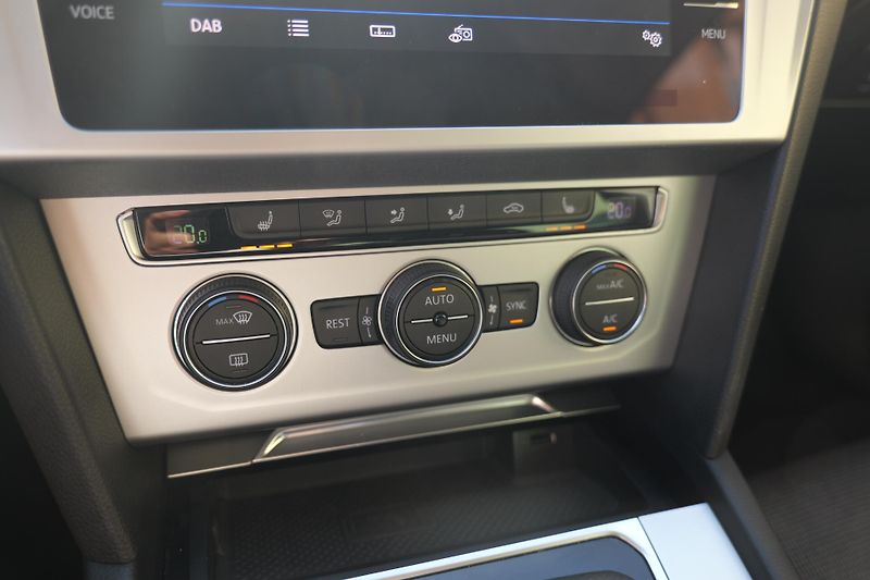 Volkswagen Passat 1.4 TSI DSG Kamera DAB Cockpit - fotka 25 z 37