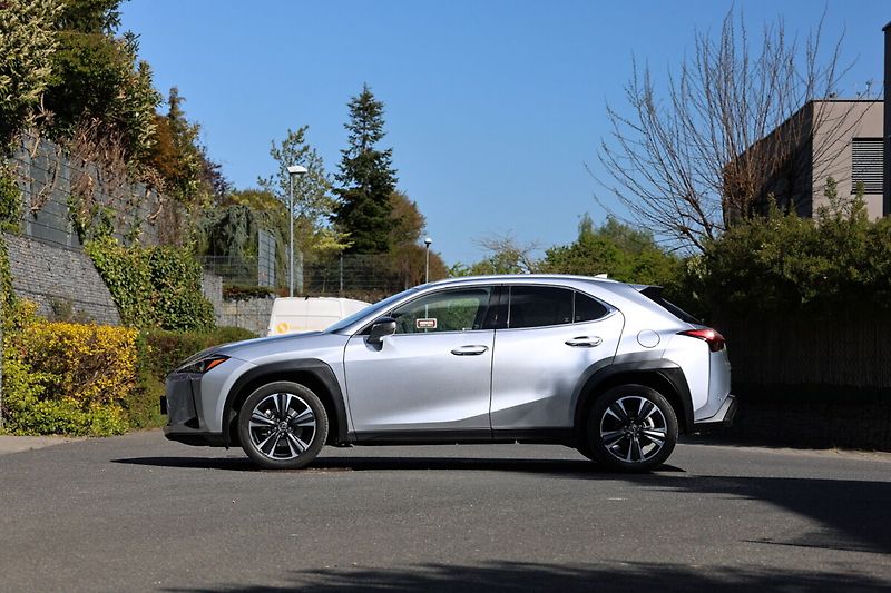 Lexus UX 300h 300H 2,0 HEV BUSINESS TECH - fotka 28 z 28