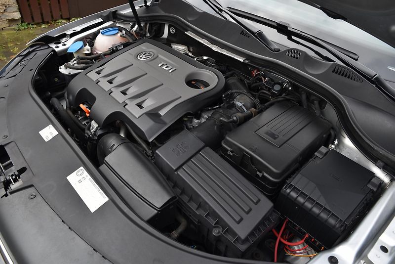 Volkswagen Passat 2.0 TDi CR COMFORTLINE, VÝHŘEV - fotka 47 z 50