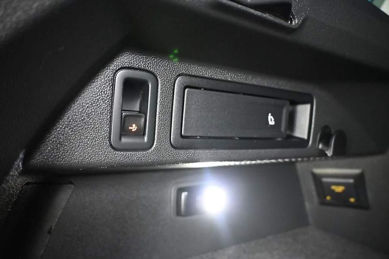Volkswagen Tiguan (2023) 2.0 LIFE DSG LED ACC Tažné TDI - fotka 23 z 35