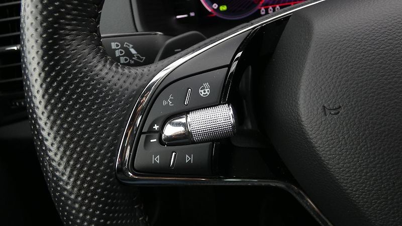 Škoda Karoq 1,5 TSI DSG Sportline - fotka 12 z 23
