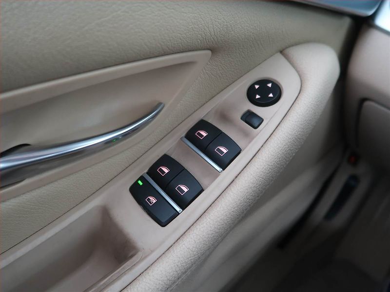 BMW Řada 5 (2011) 530d, Automat, Navi, Tempomat - fotka 21 z 22