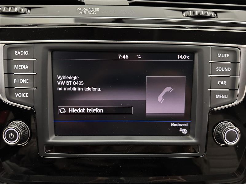 Volkswagen Touran 1,4 TSi 110kW DSG ACC 5MÍST CZ - fotka 17 z 44