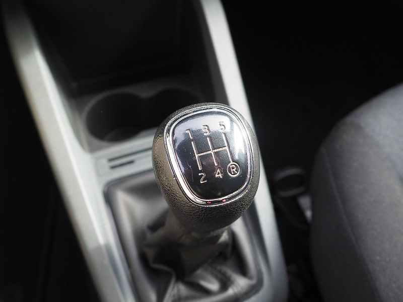 Škoda Fabia (2015) 1.0 MPI Active - fotka 28 z 31